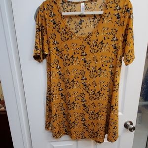 Lularoe medium perfect t
